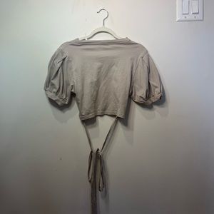 Puffy short sleeve tie at the bottom top